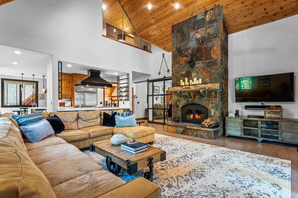 2104 Eagle Feather