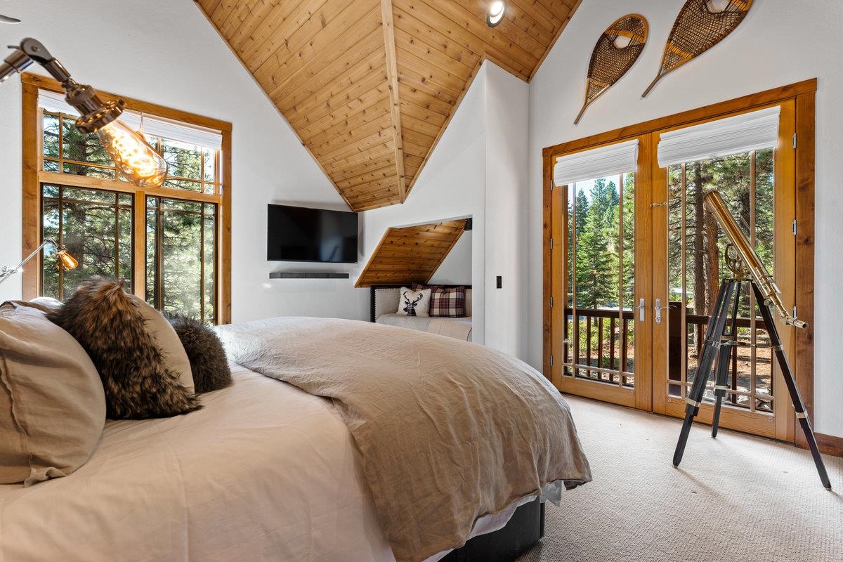 2104 Eagle Feather