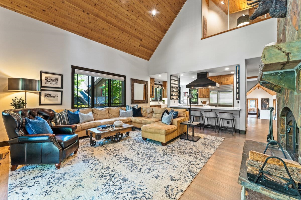 2104 Eagle Feather