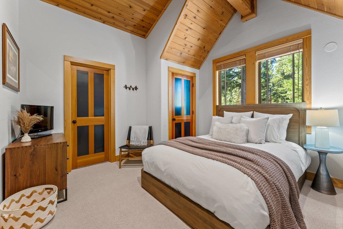 2104 Eagle Feather