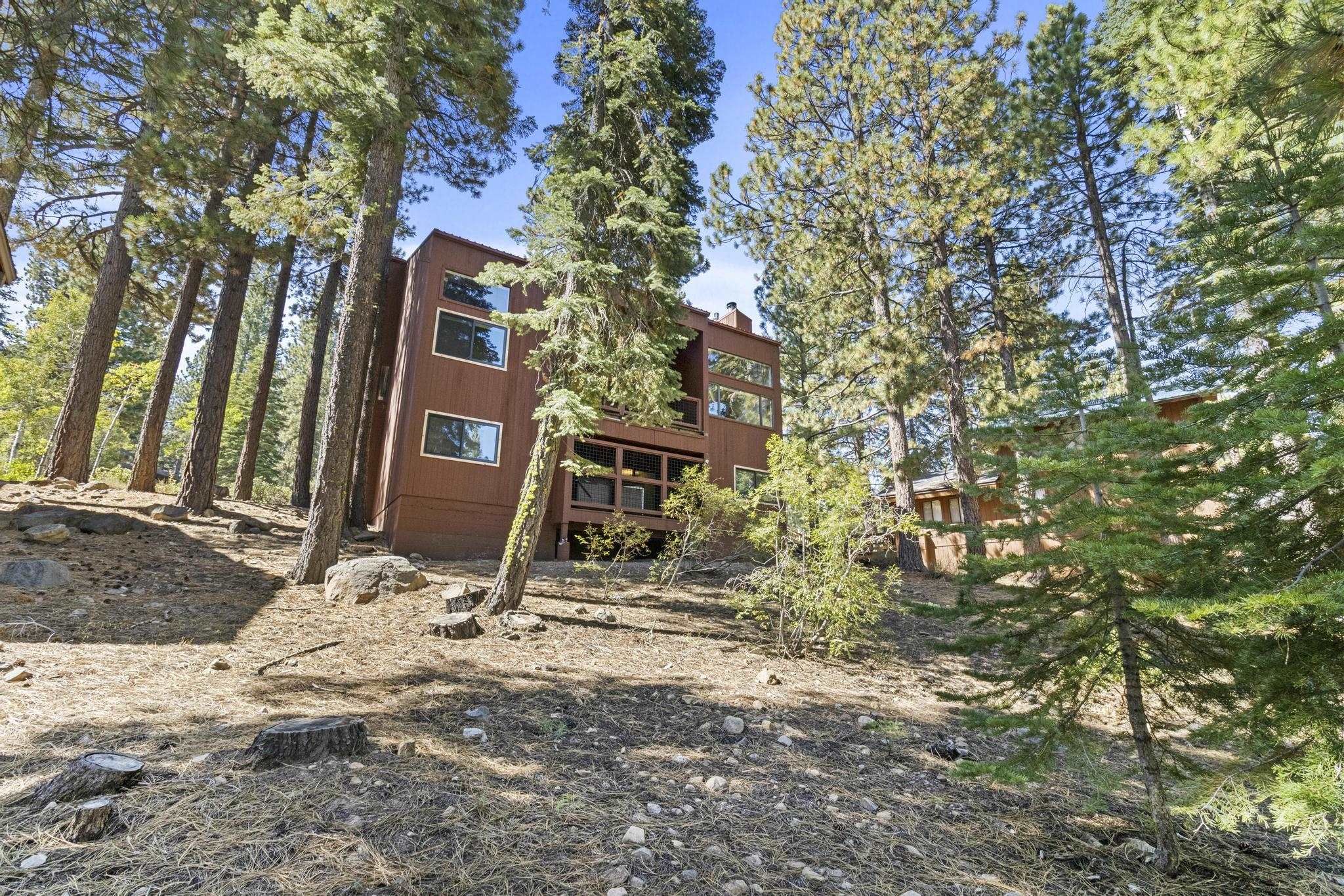 1626 Deer Path