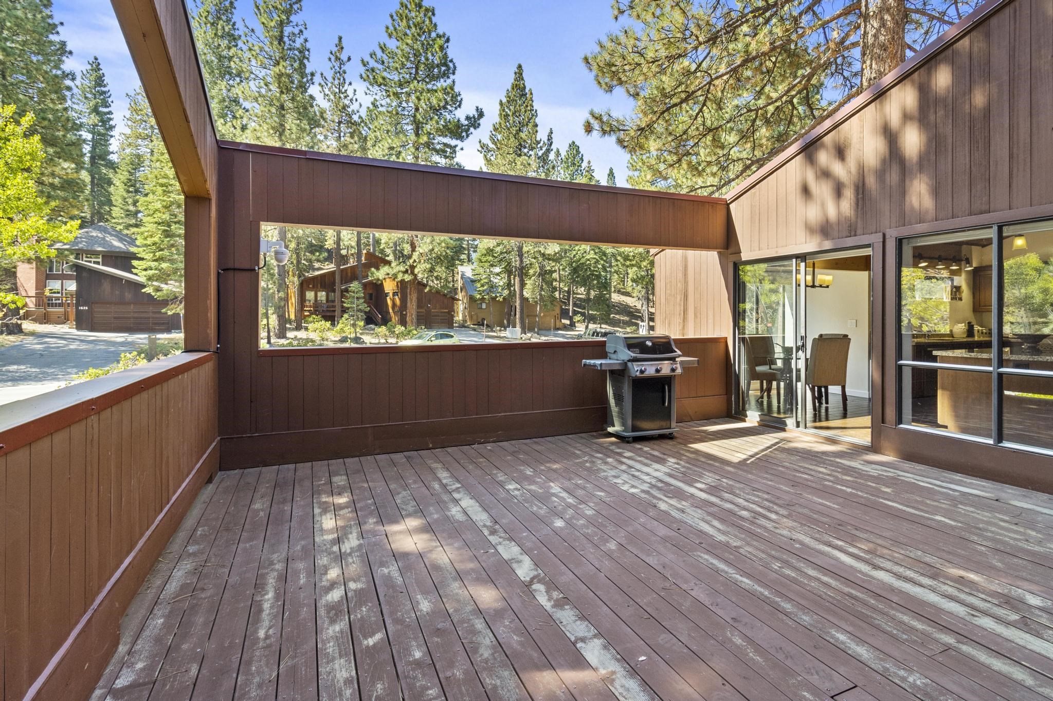 1626 Deer Path