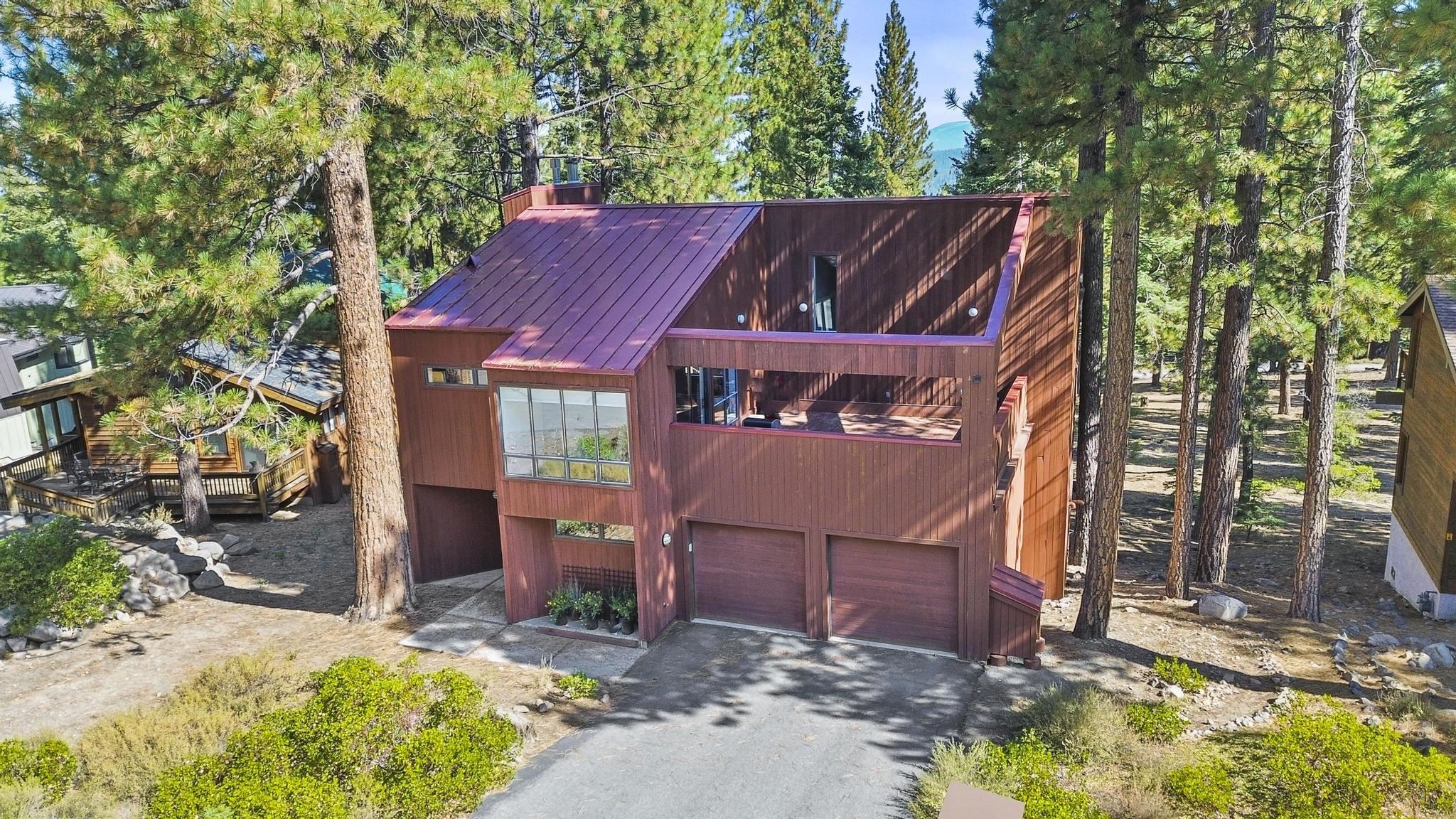 1626 Deer Path
