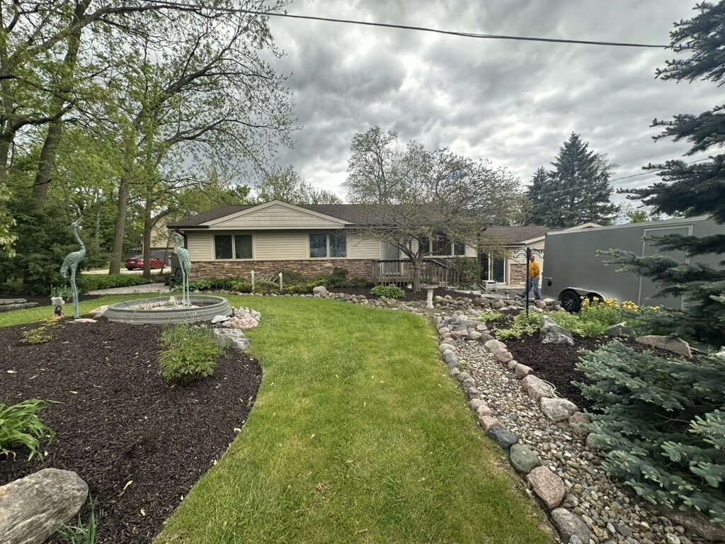 25577 W Lakeview Avenue
