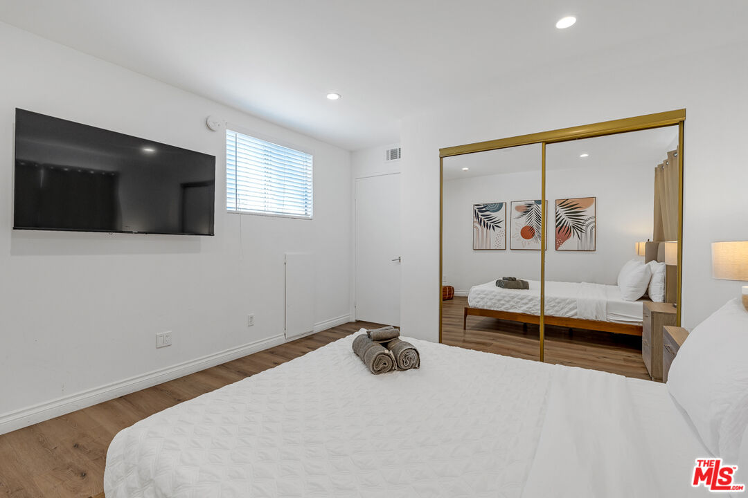 1540 N Bronson Ave Unit: 1