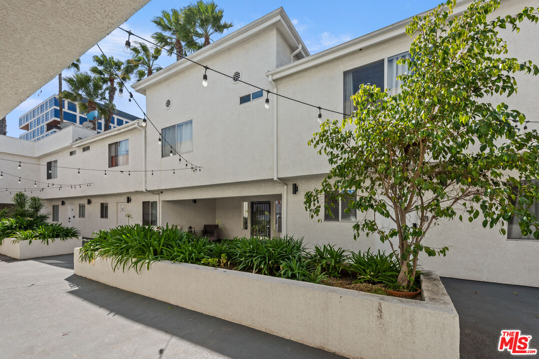 1540 N Bronson Ave Unit: 3