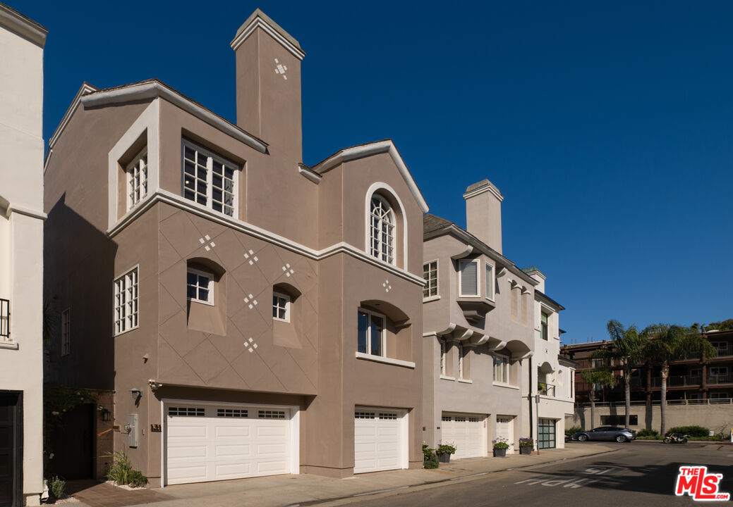 131 Roma Ct