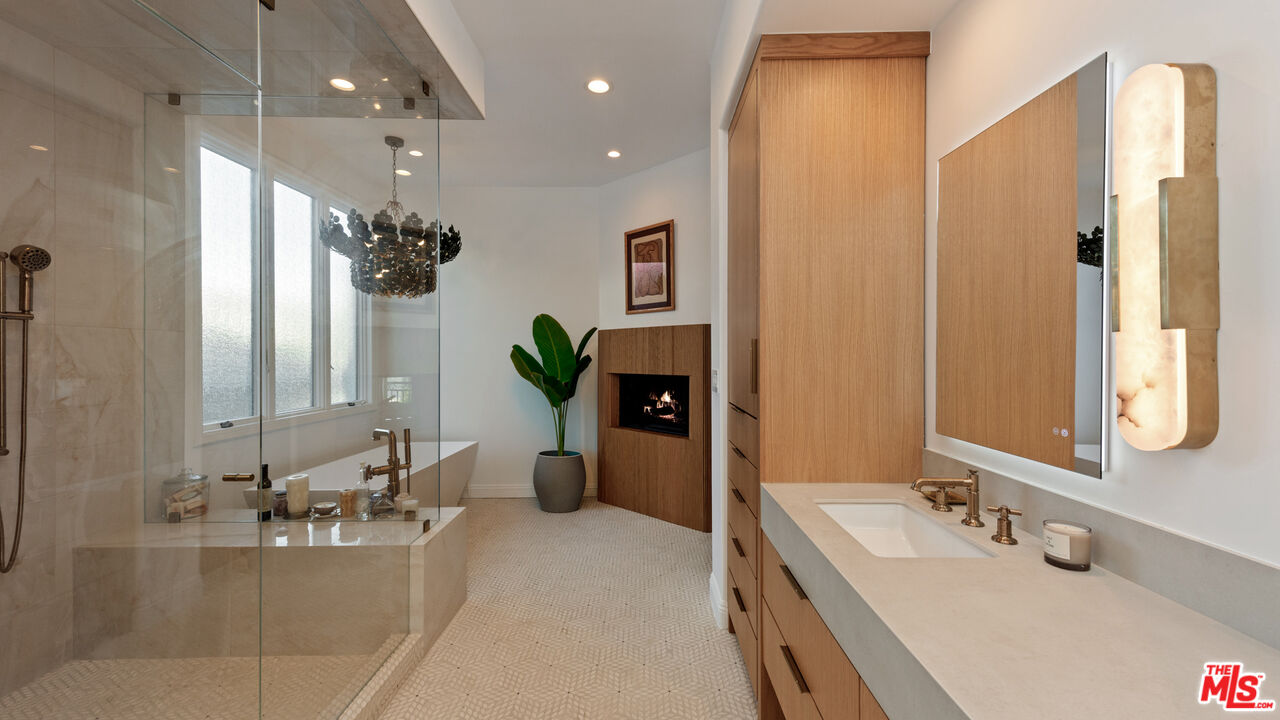 123 Channel Pointe Mall