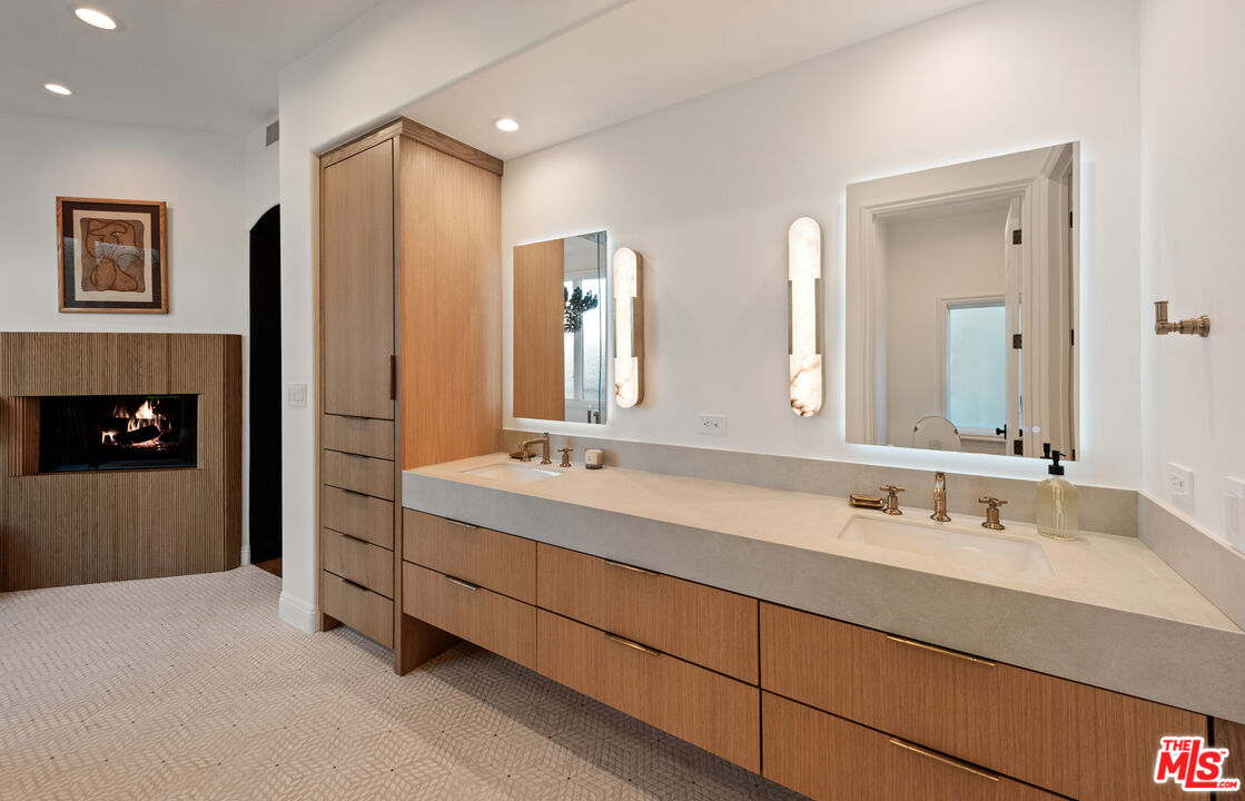 123 Channel Pointe Mall