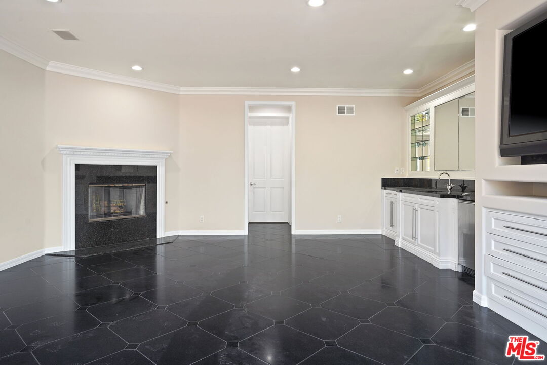 115 Ketch Mall