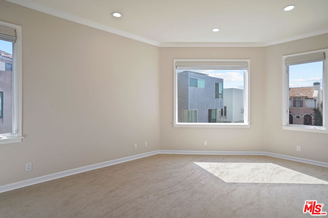 115 Ketch Mall