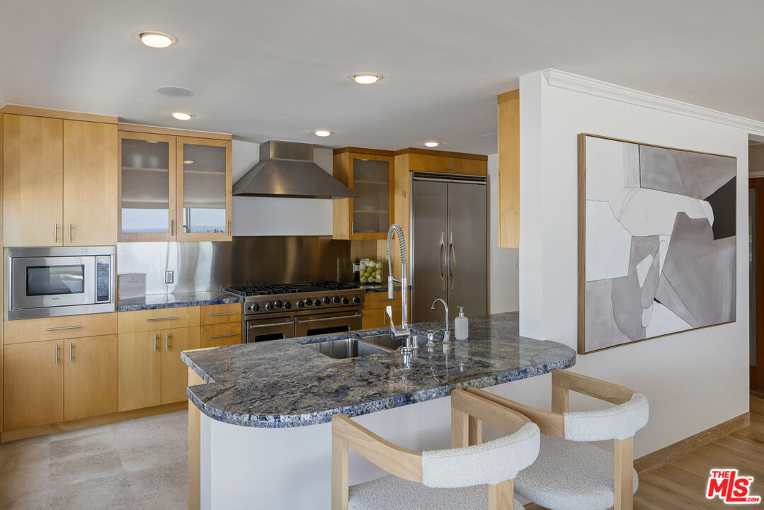 3412 Ocean Front Walk Unit: 201