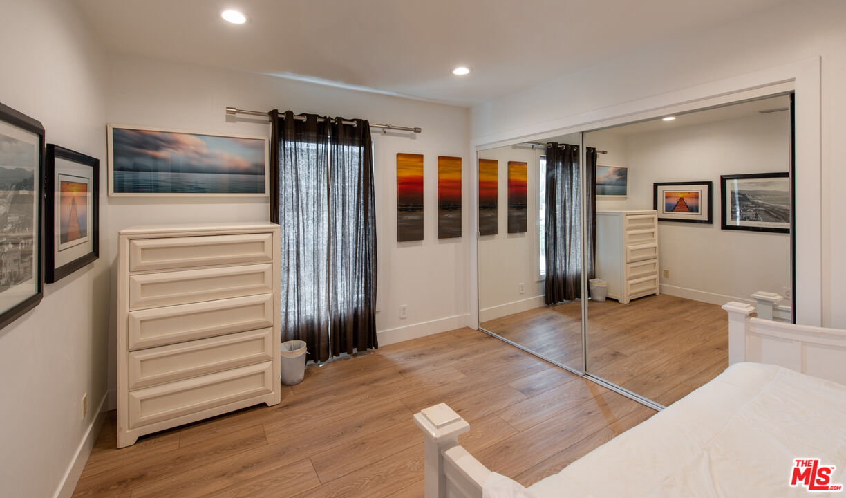 6419 Ocean Front Walk