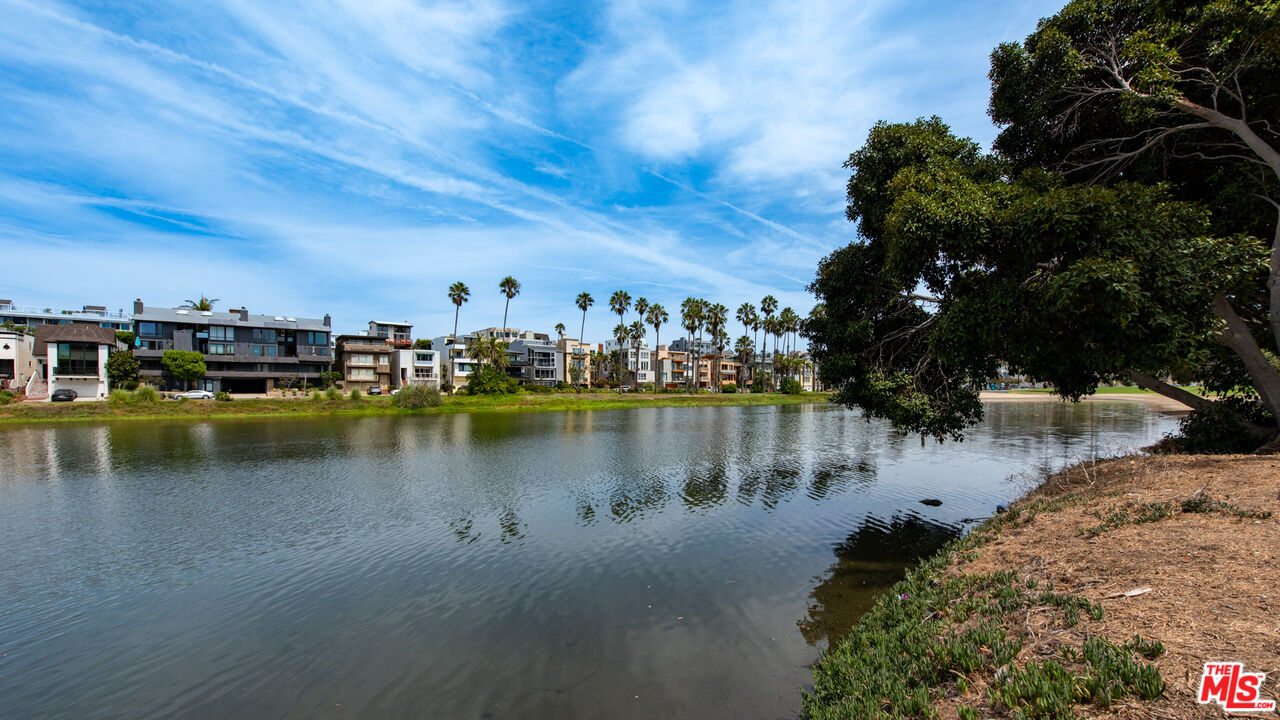 6419 Ocean Front Walk