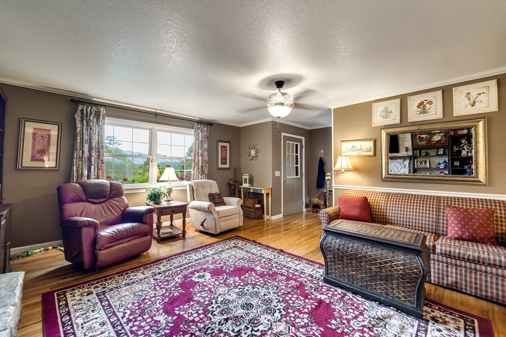104 Cedar Hills Dr