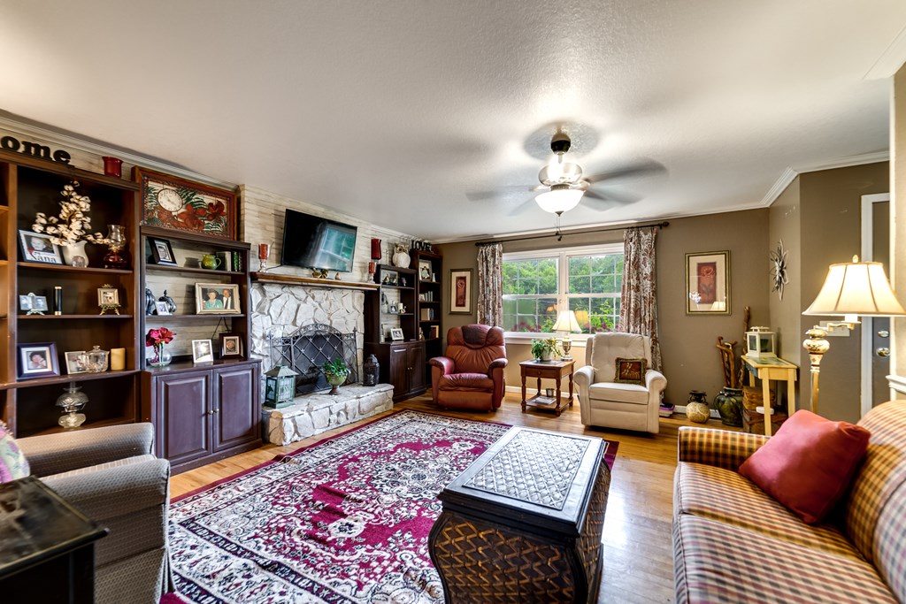 104 Cedar Hills Dr