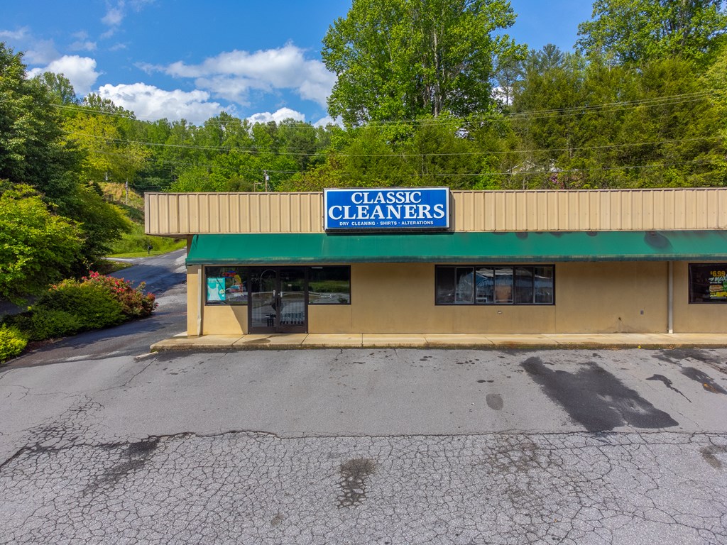 437 E Main St