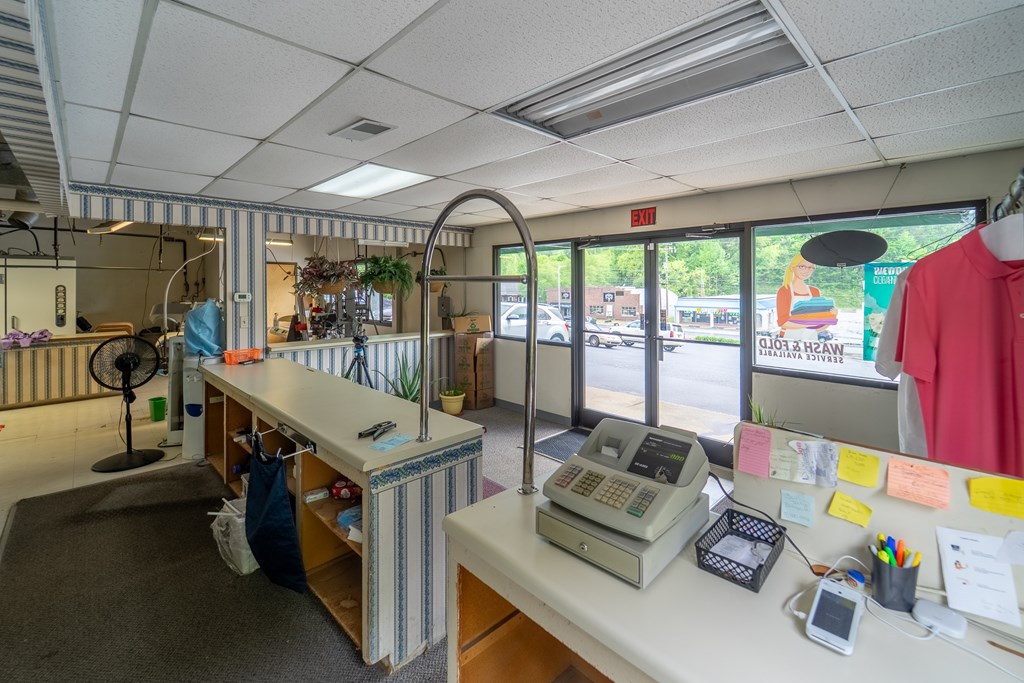 437 E Main St