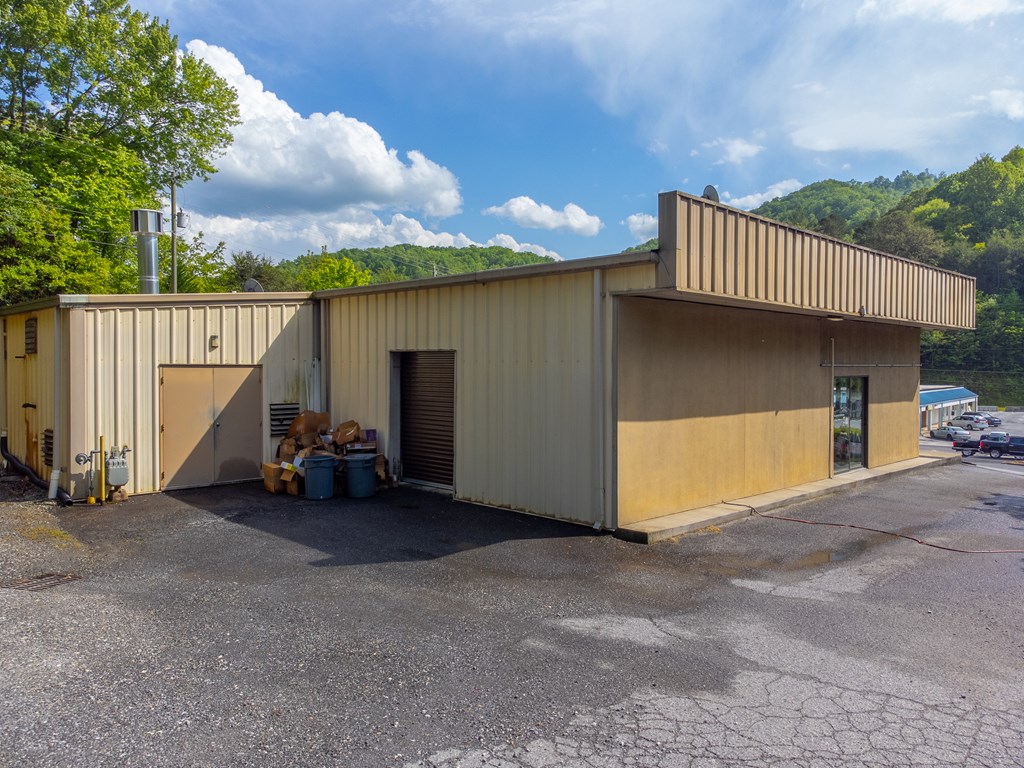 437 E Main St