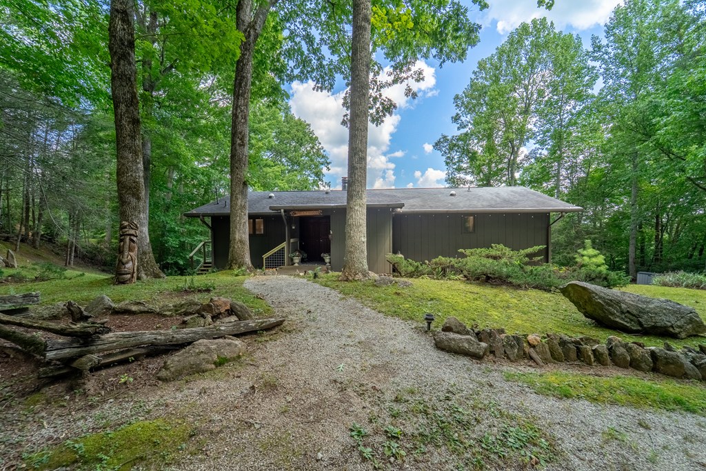 610 Summit Rd