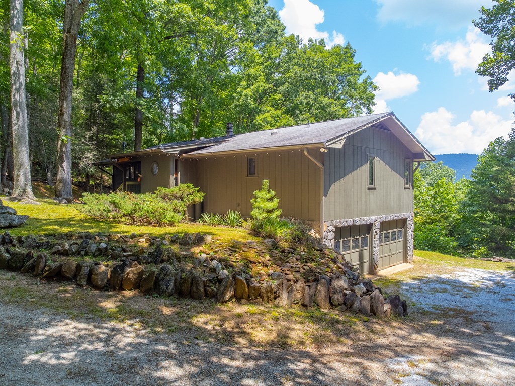610 Summit Rd