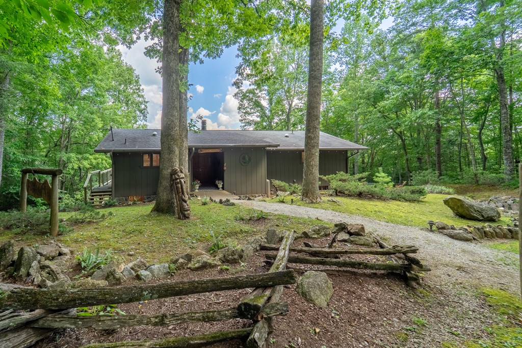 610 Summit Rd