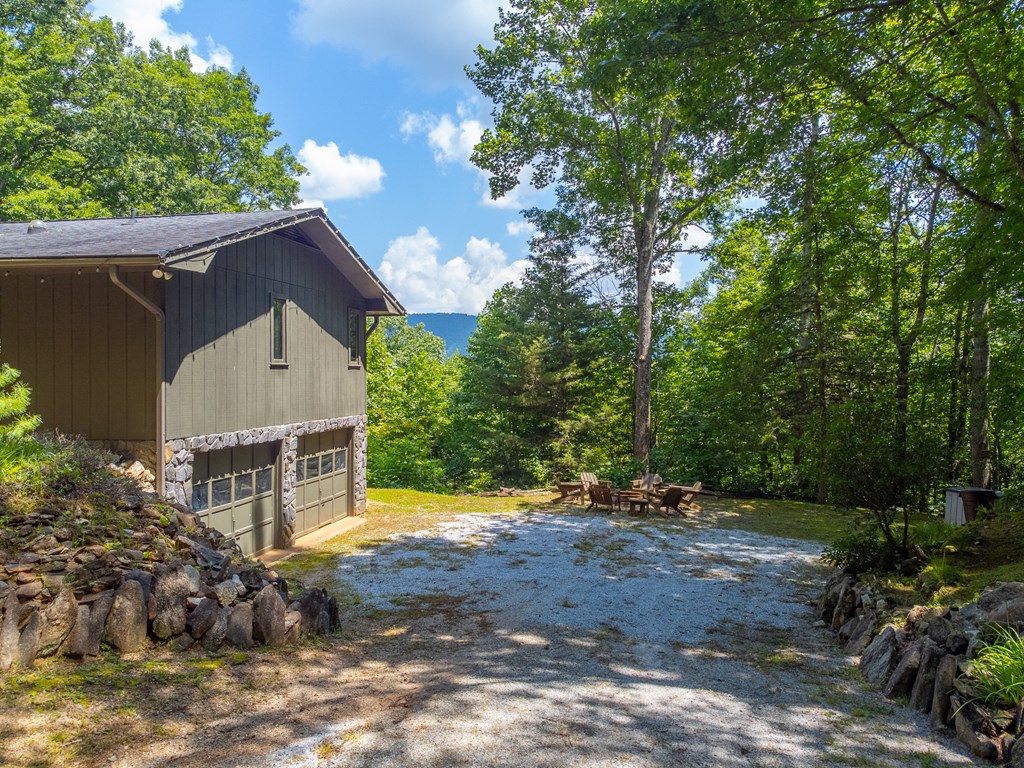 610 Summit Rd