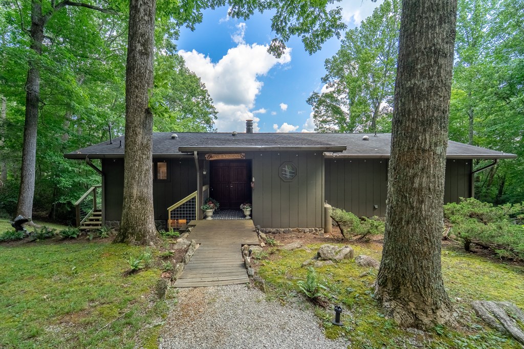 610 Summit Rd