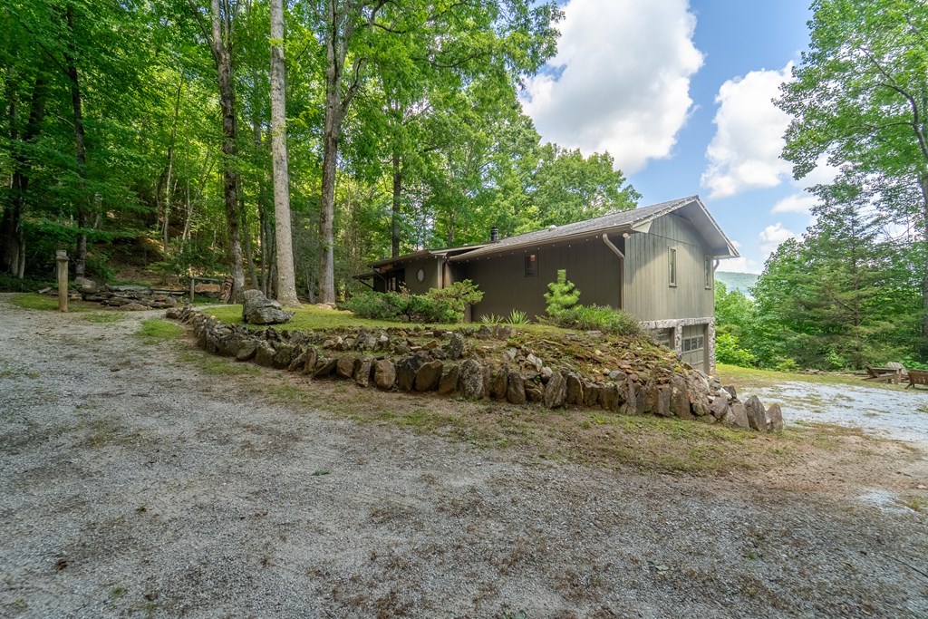 610 Summit Rd