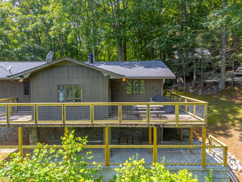 610 Summit Rd