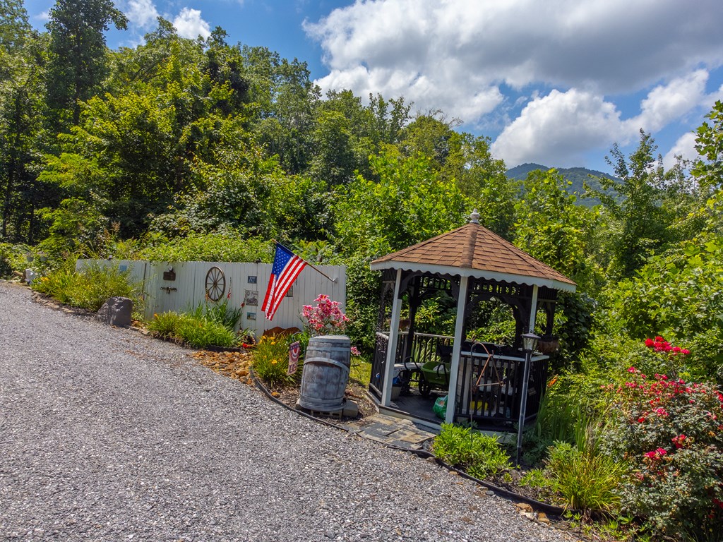 206 Red Rile Trail