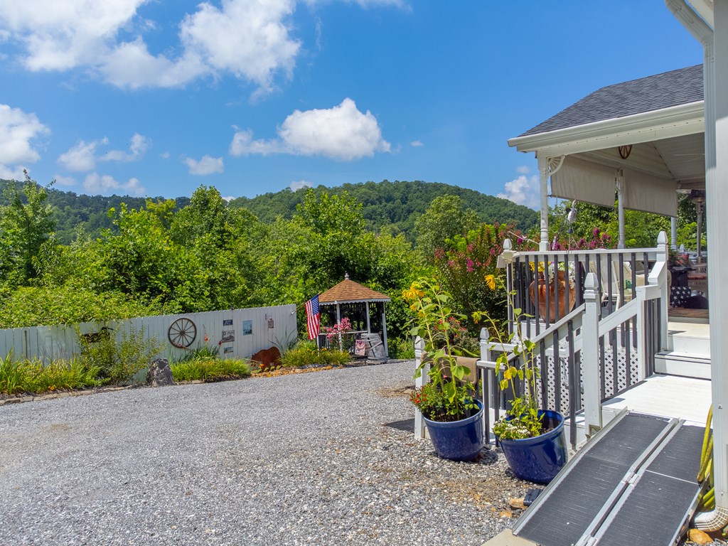 206 Red Rile Trail