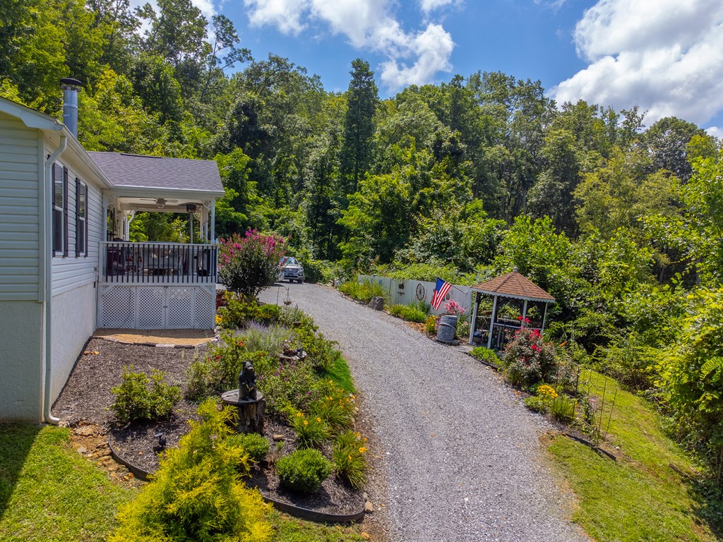 206 Red Rile Trail