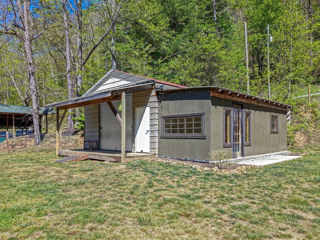 1813 Cedar Creek Farms Road