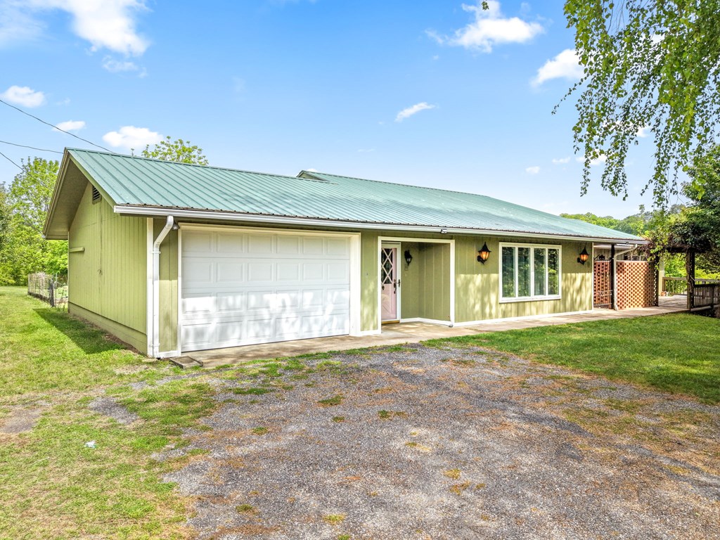 24 Jean Holt Road