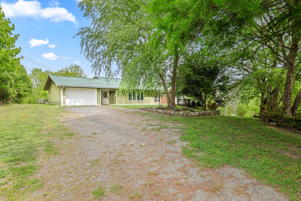 24 Jean Holt Road