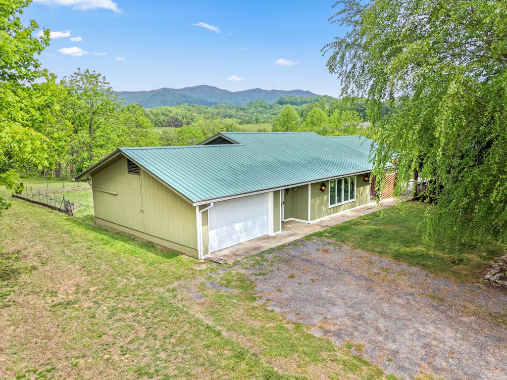 24 Jean Holt Road