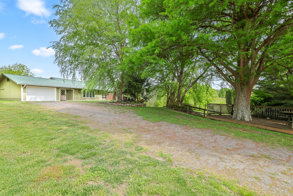 24 Jean Holt Road