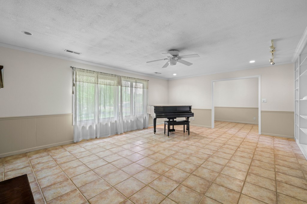 24 Jean Holt Road