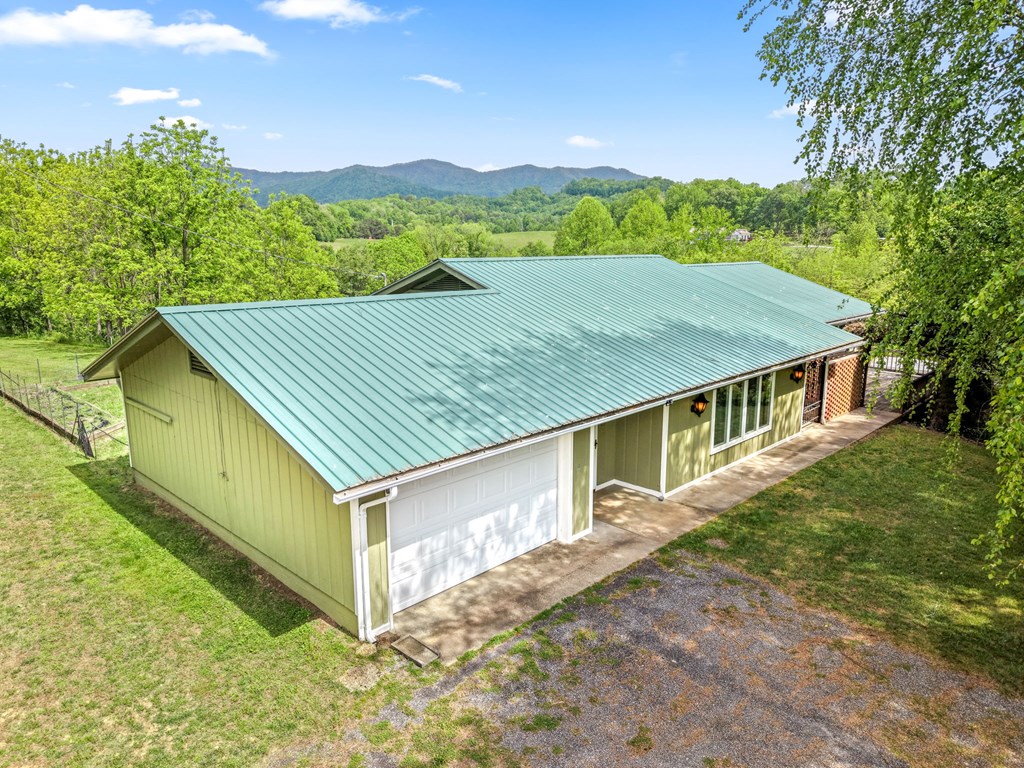 24 Jean Holt Road