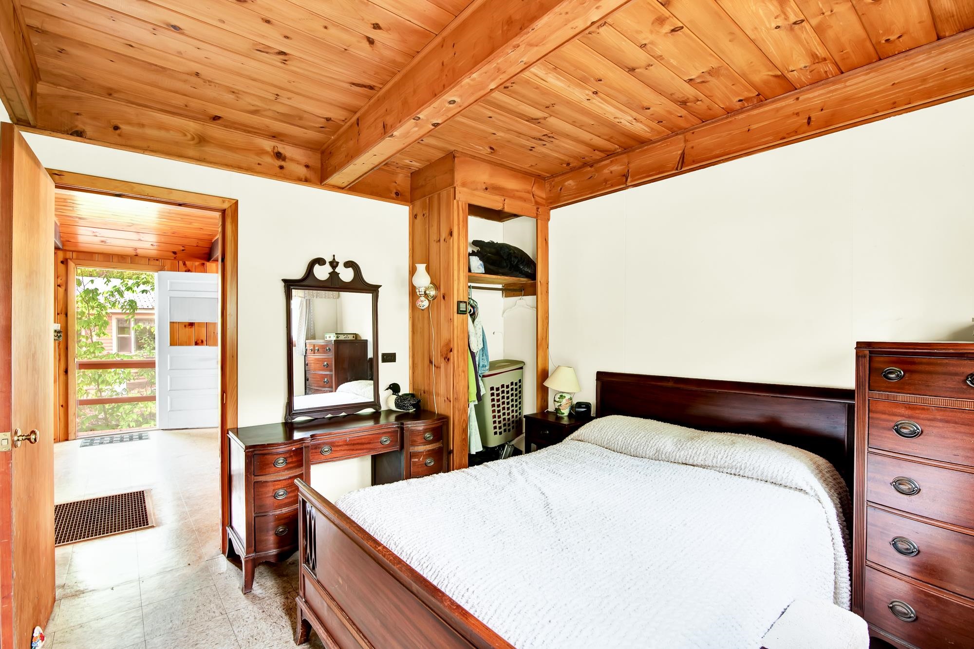 128 Lakeshore Drive
