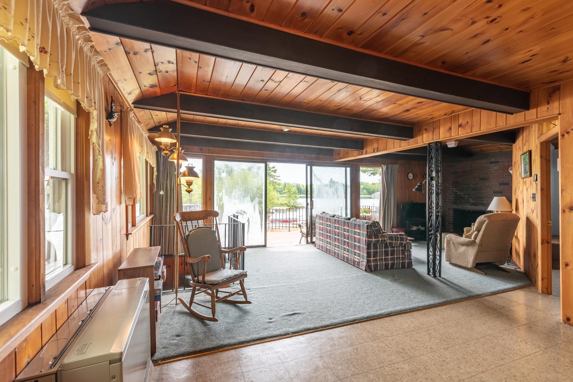 128 Lakeshore Drive