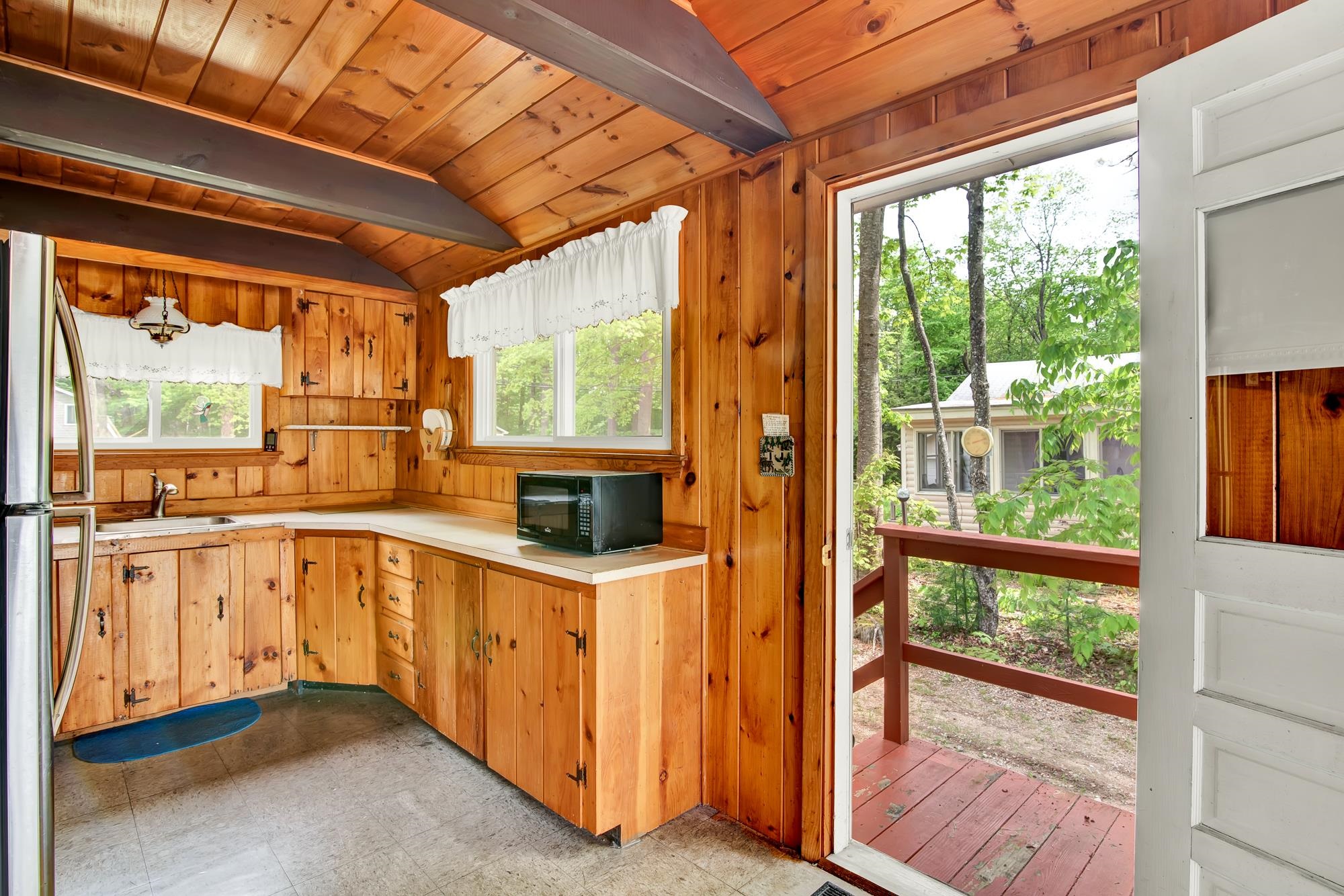 128 Lakeshore Drive