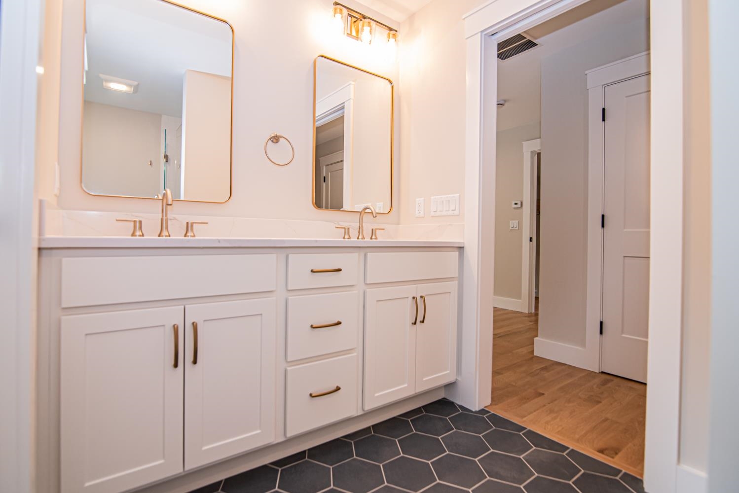 2 White Cedar Way