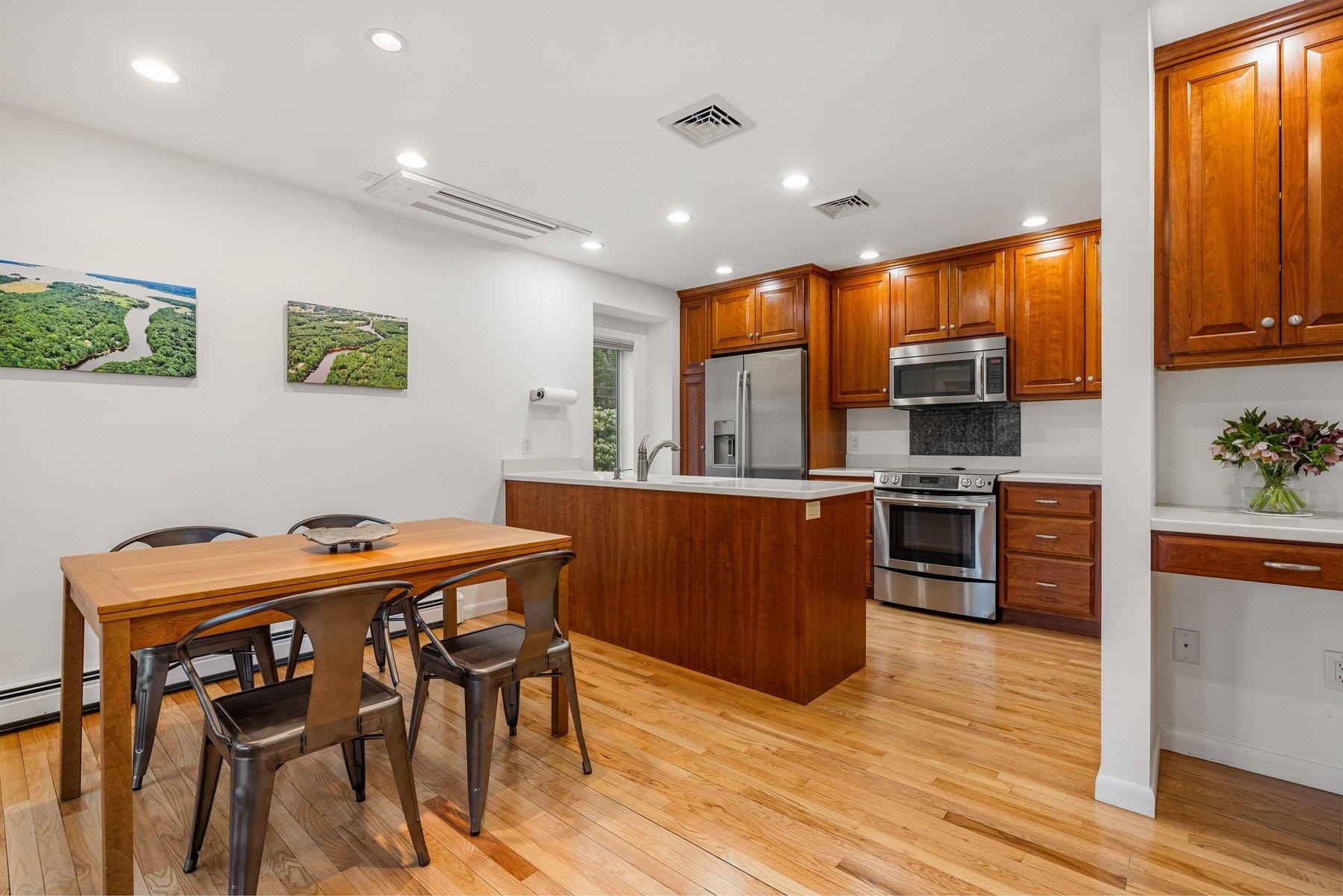 10 Great Cove Drive
