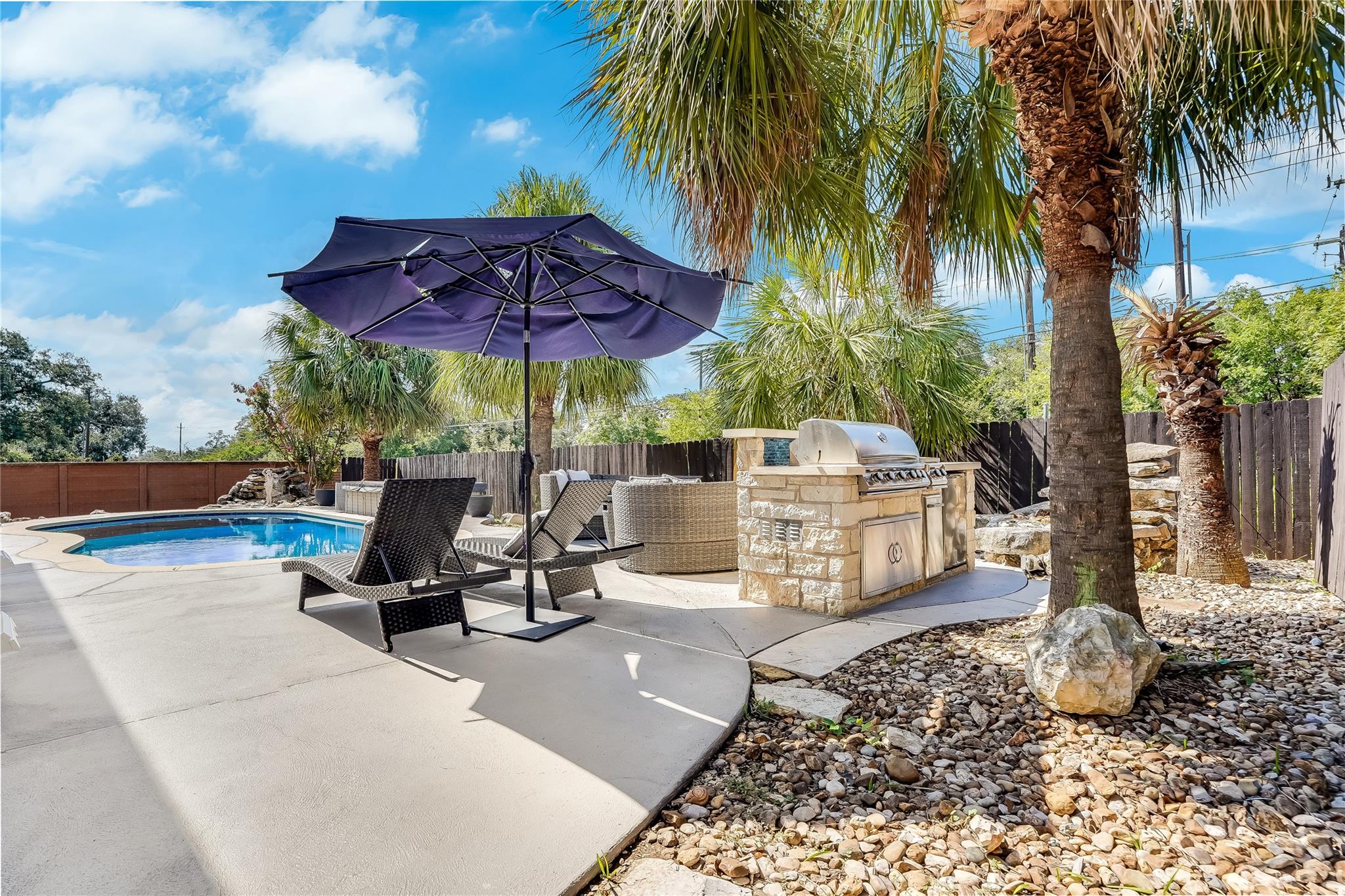 6101 Salcon Cliff DR