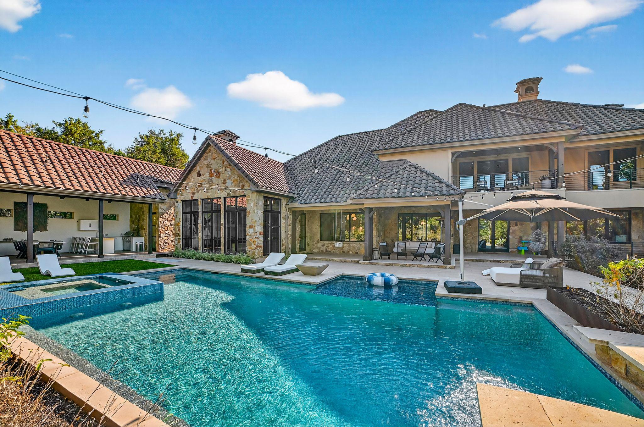 8700 Calera DR