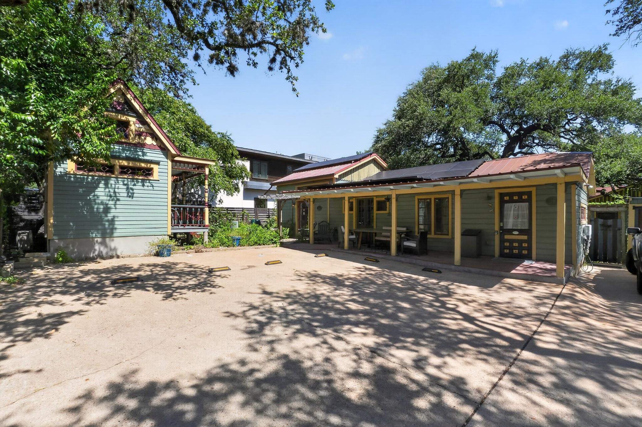 221 Park LN