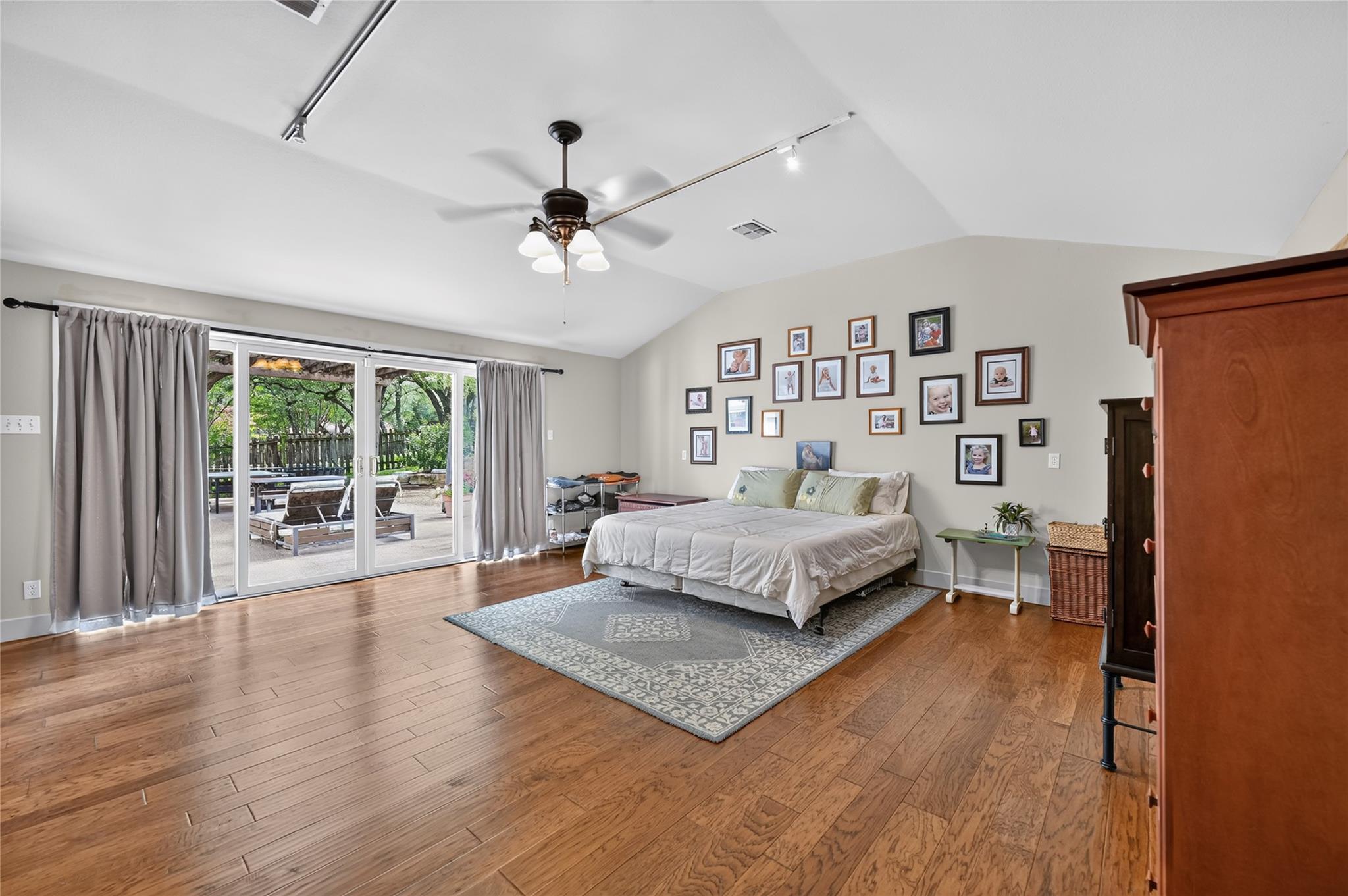 1903 Holly Hill DR