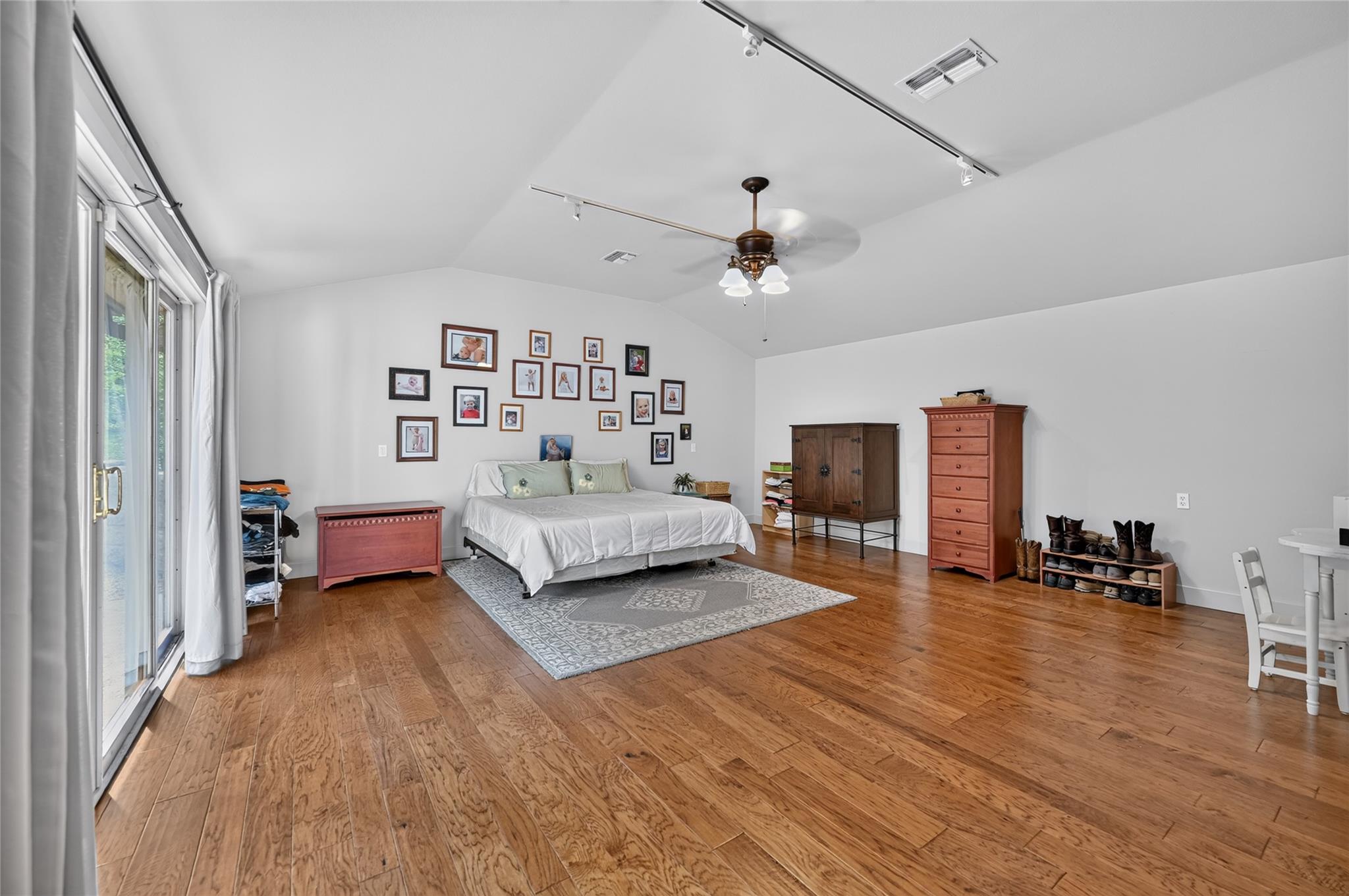 1903 Holly Hill DR